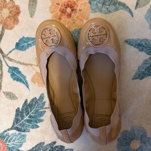 Tory Burch Women's Beige Flats with Logo Detail